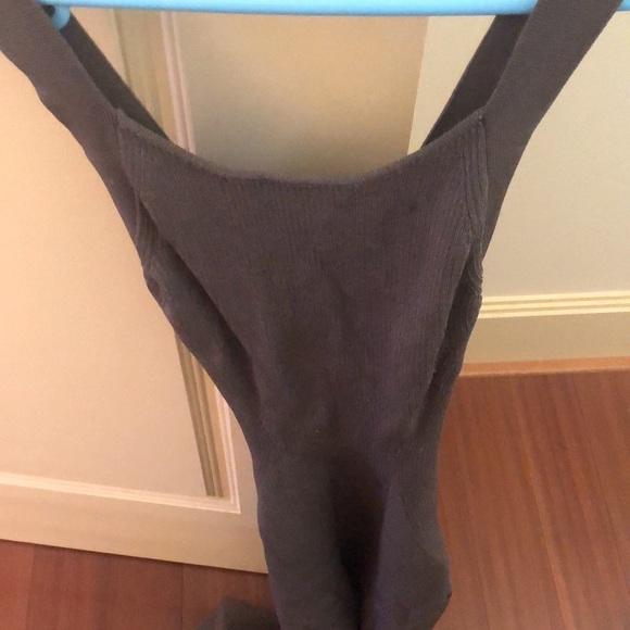 House of CB dress, colour is more like green Kakhi: colour isn’t grey - Picture 4 of 5